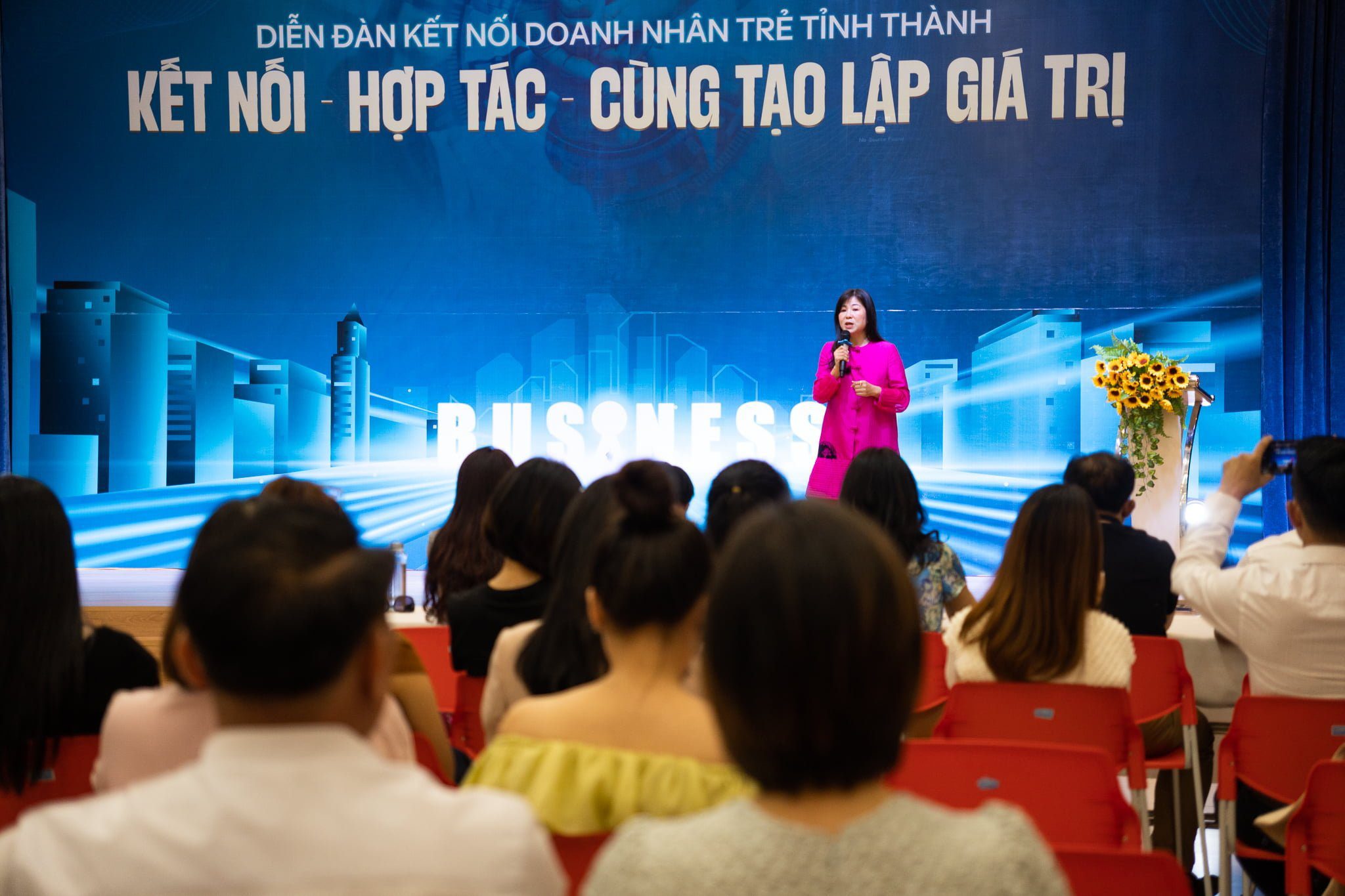 Chuỗi Sự Kiện “Kết Nối Doanh Nhân Trẻ Tỉnh Thành” Chuỗi Sự Kiện “Kết Nối Doanh Nhân Trẻ Tỉnh Thành” - Với sự tham gia của Ông Nguyễn Trung Trực - Giám đốc Viet Huong Ceramics