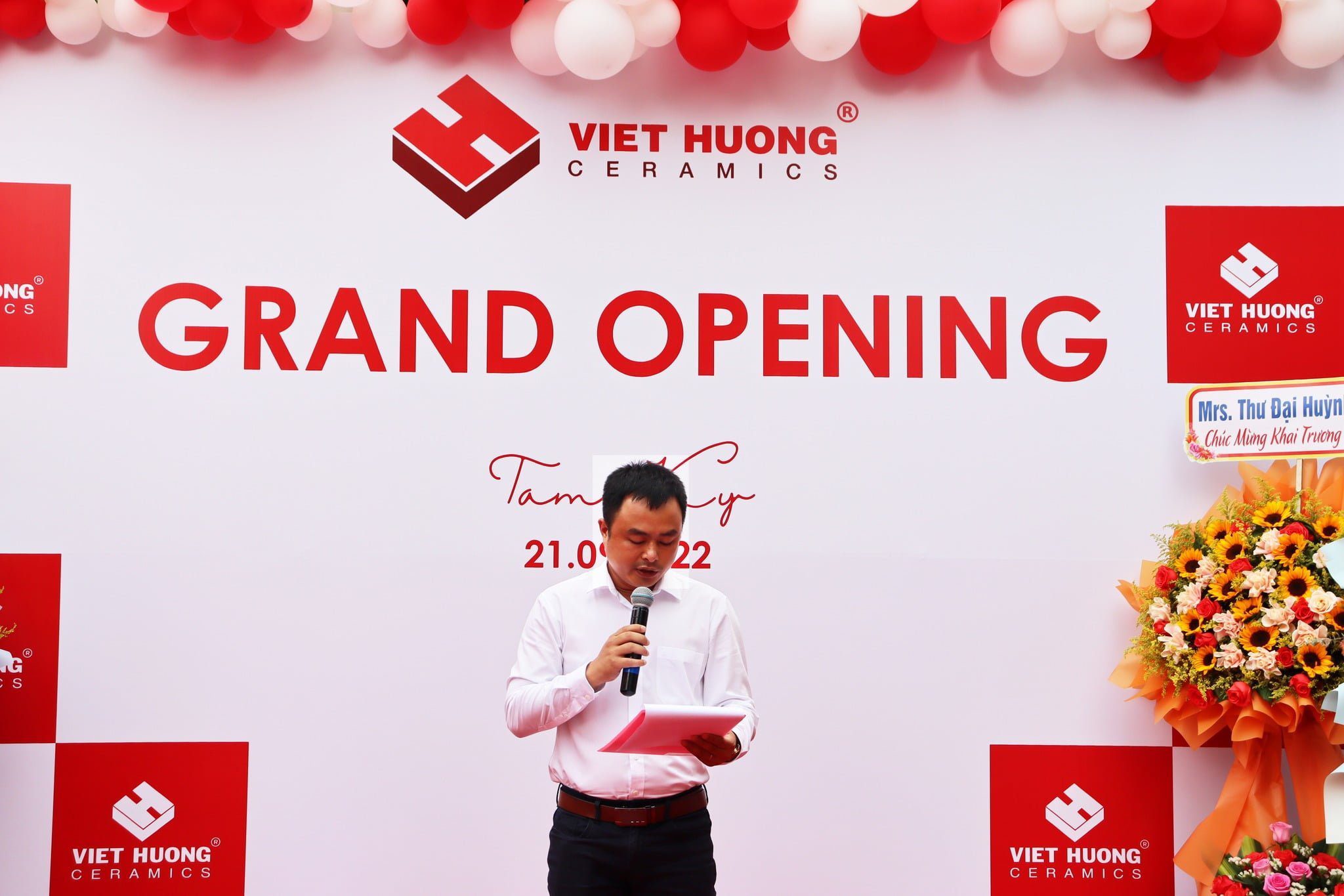 KHAI TRƯƠNG CƠ SỞ SHOWROOM VIỆT HƯƠNG CERAMICS CHI NHÁNH TAM KỲ - QUẢNG NAM khai truong showroom