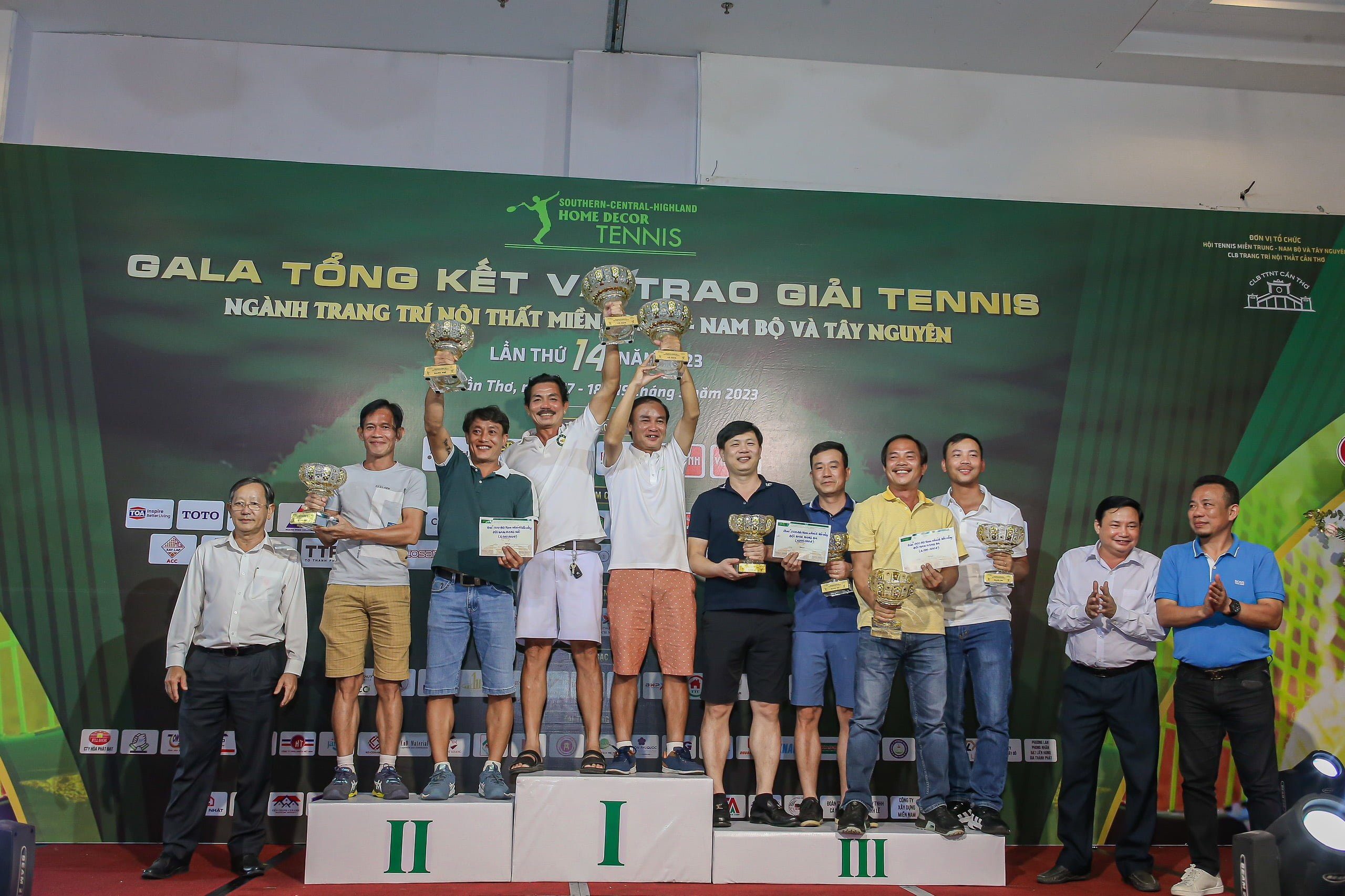 Bế mạc Ngày hội tennis ngành Trang trí nội thất Miền Trung Nam Bộ và Tây Nguyên năm 2023 doi nam 1300 ben vung
