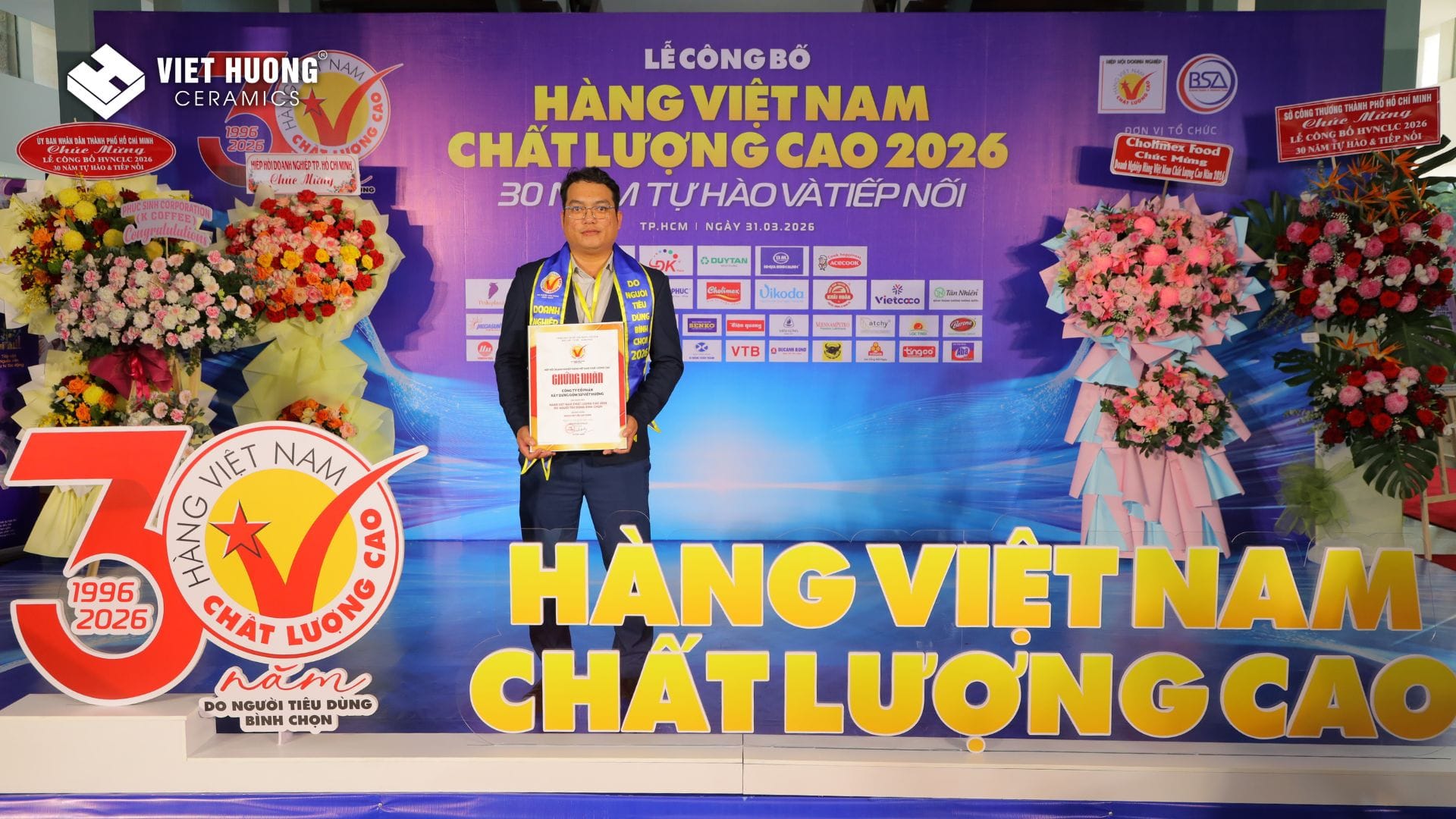 Việt Hương Vinh Dự Đạt Danh Hiệu Hàng Việt Nam Chất Lượng Cao 2026 Do Người Tiêu Dùng Bình Chọn 3